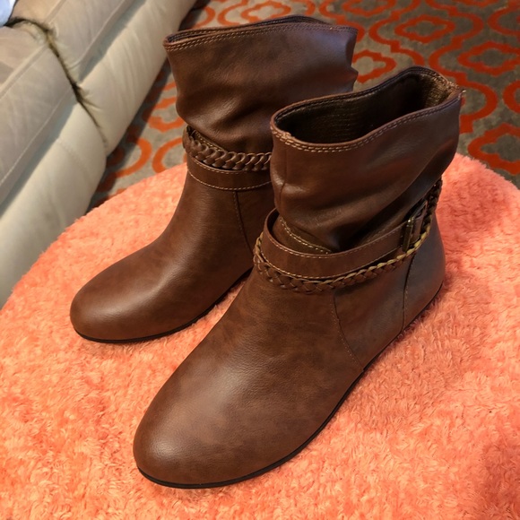 SOLD! American Eagle Women’s RACHEL SLOUCH BOOTS - Picture 4 of 8